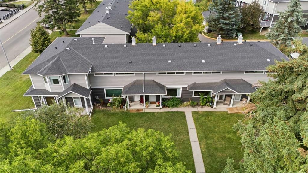 442 Regal Park NE, Calgary — photo 5 of 27