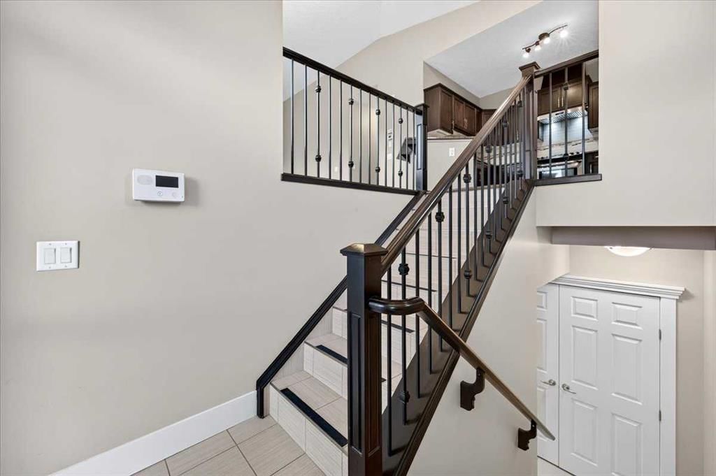 520 Rocky Vista Gardens NW, Calgary — photo 5 of 44