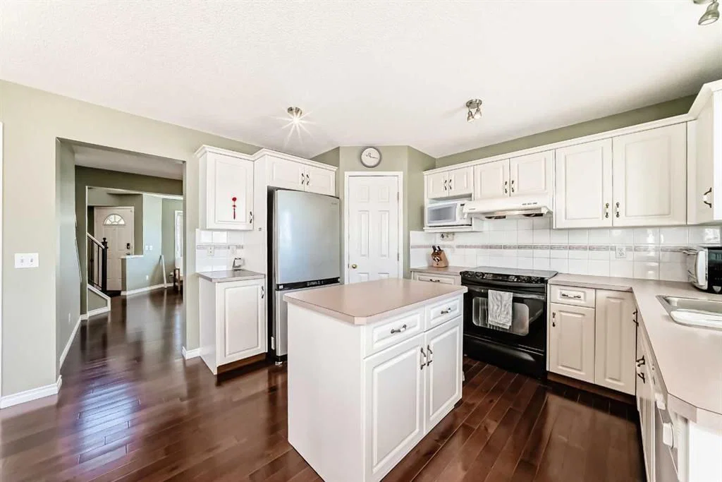 438 Bridlewood Place SW, Calgary — photo 4 of 31