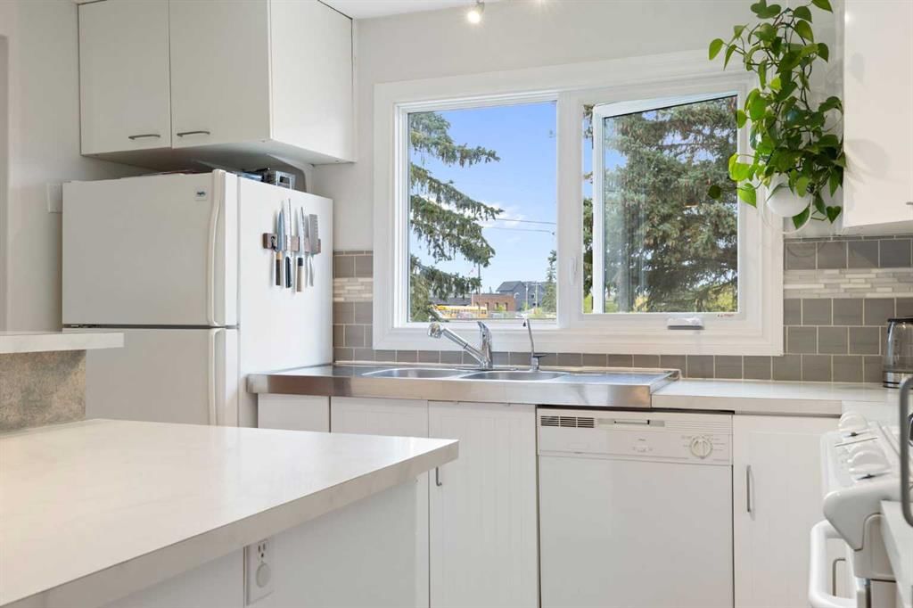 3708 66 Street NW, Calgary — photo 3 of 47