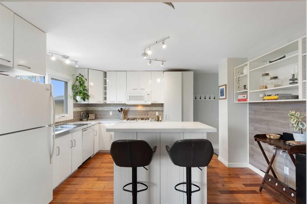 3708 66 Street NW, Calgary — photo 4 of 47