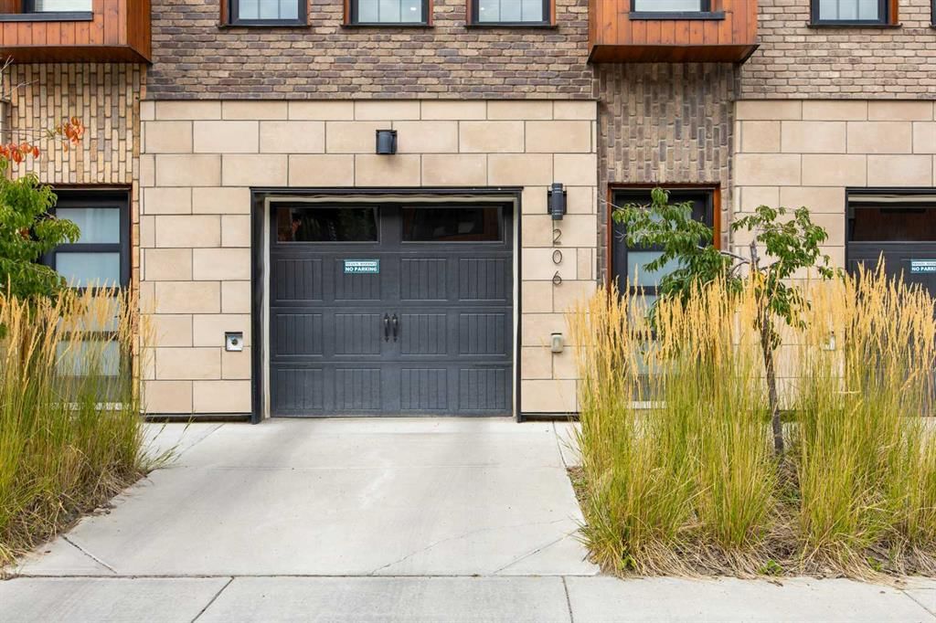 206, 81 Greenbriar Place NW, Calgary — photo 2 of 35