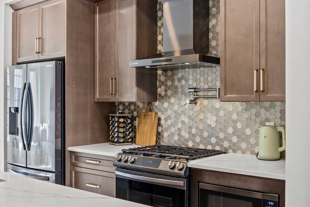 206, 81 Greenbriar Place NW, Calgary — photo 5 of 35