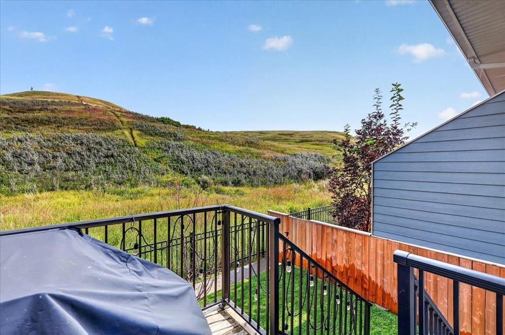 246 Cranbrook Square SE, Calgary — photo 2 of 40