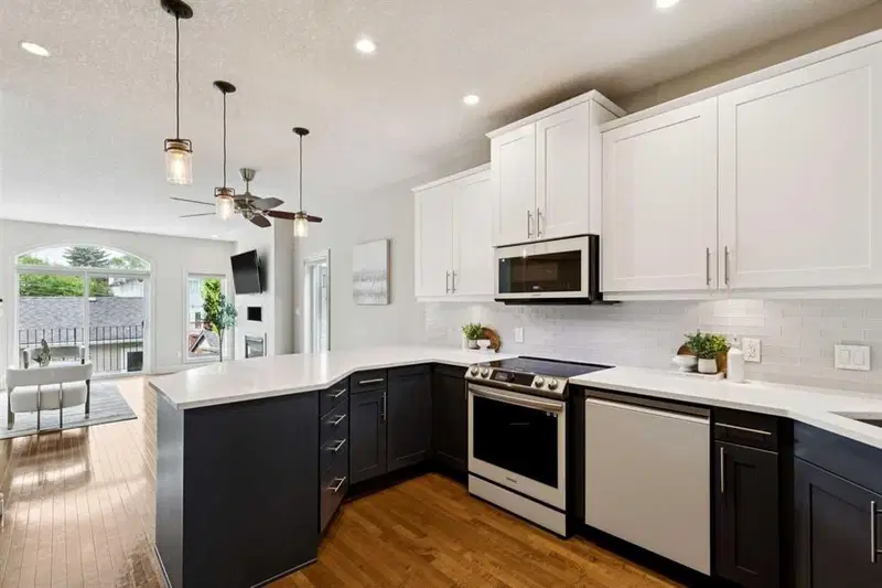 3611 Parkhill Street SW, Calgary — photo 4 of 24