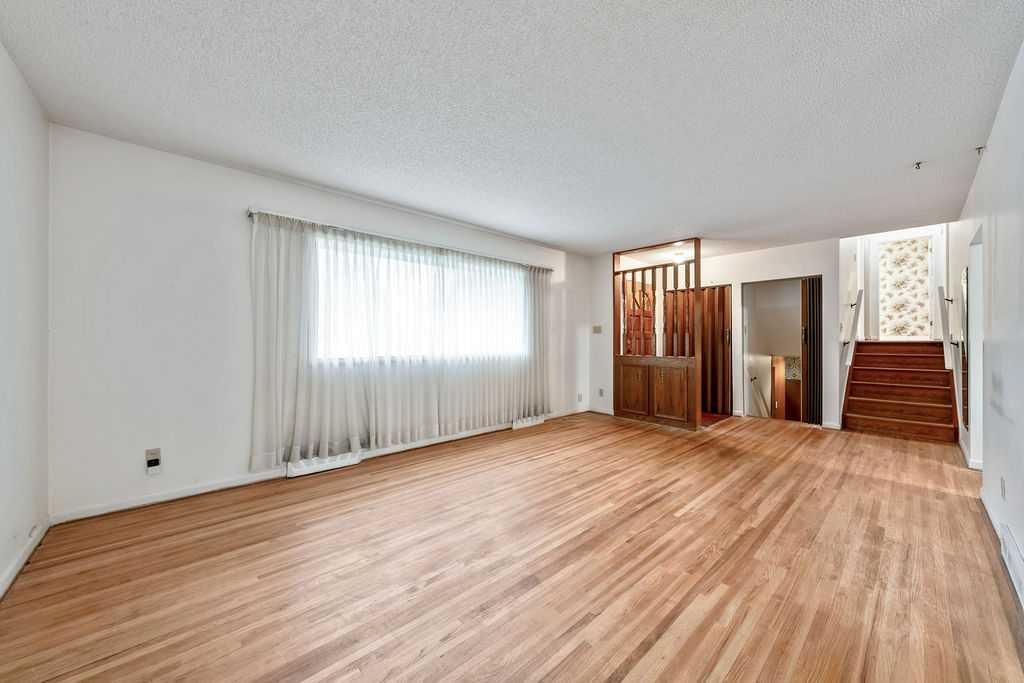 7315 5 Street SW, Calgary — photo 5 of 26