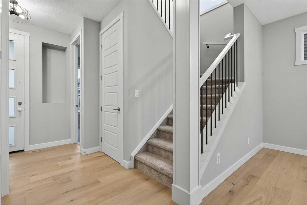 246 Southbow Avenue, Cochrane — photo 5 of 38
