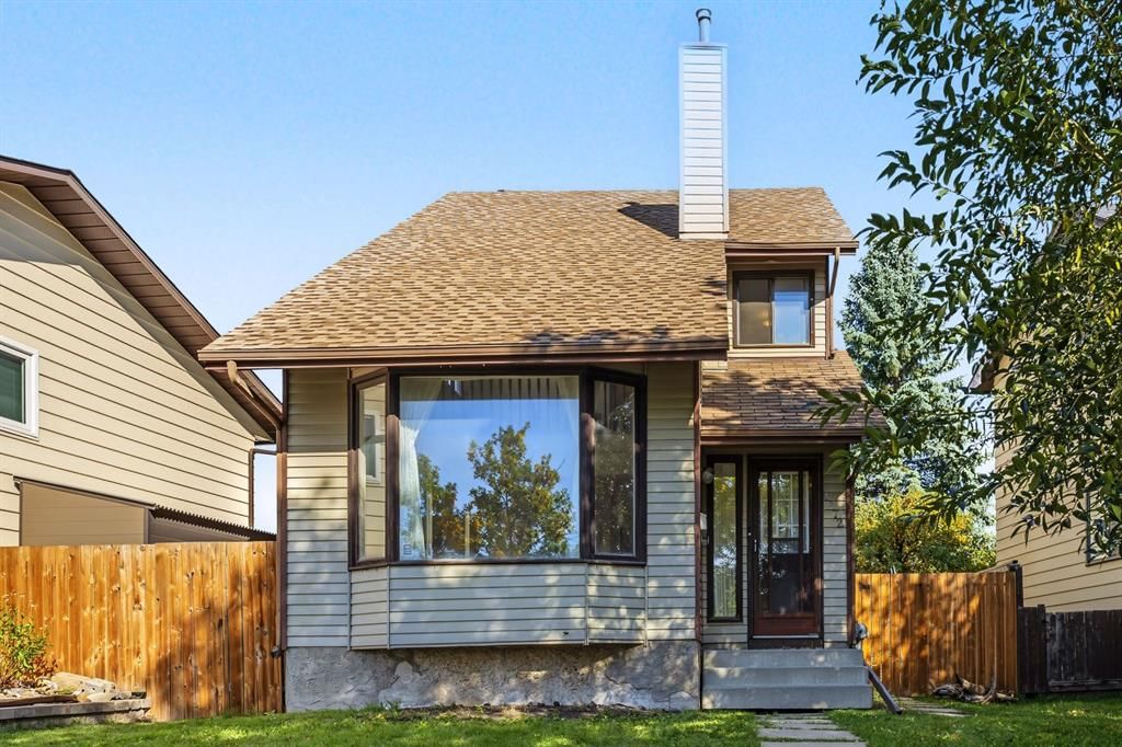 1272 Berkley Drive NW, Calgary — main listing photo