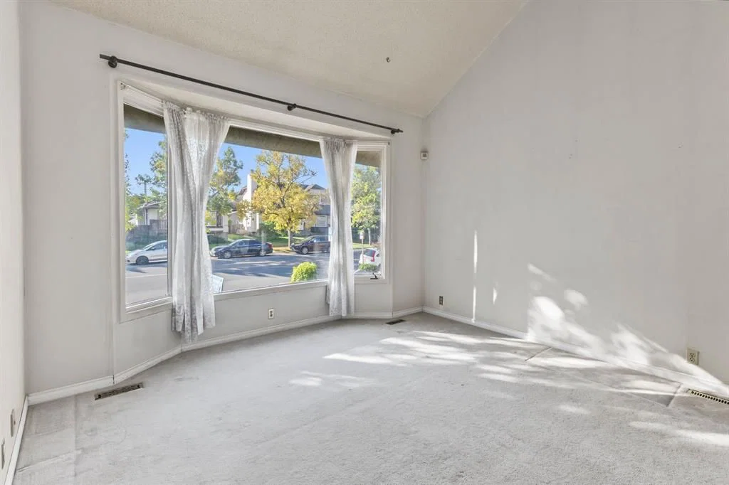 1272 Berkley Drive NW, Calgary — photo 2 of 37