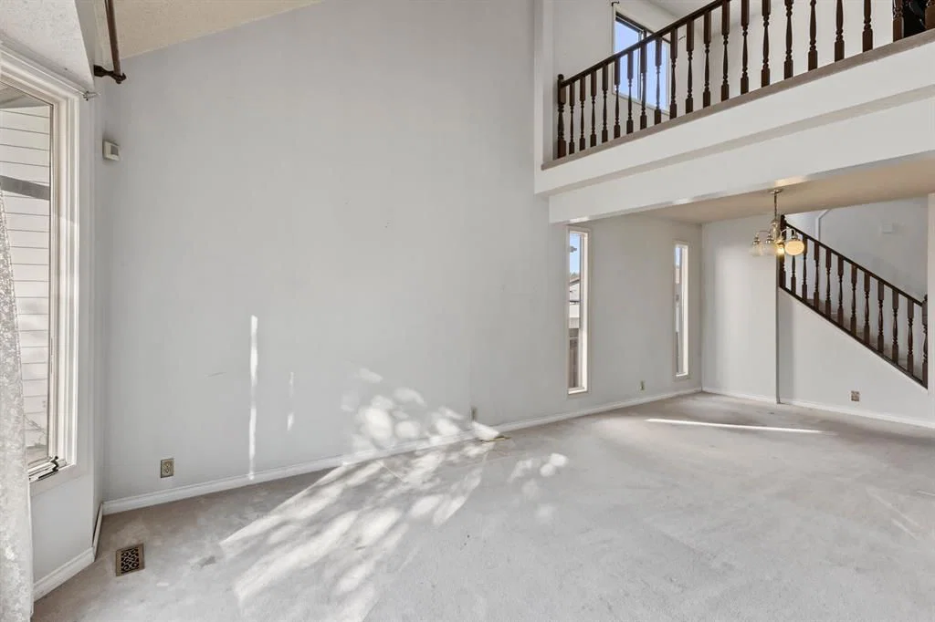 1272 Berkley Drive NW, Calgary — photo 3 of 37