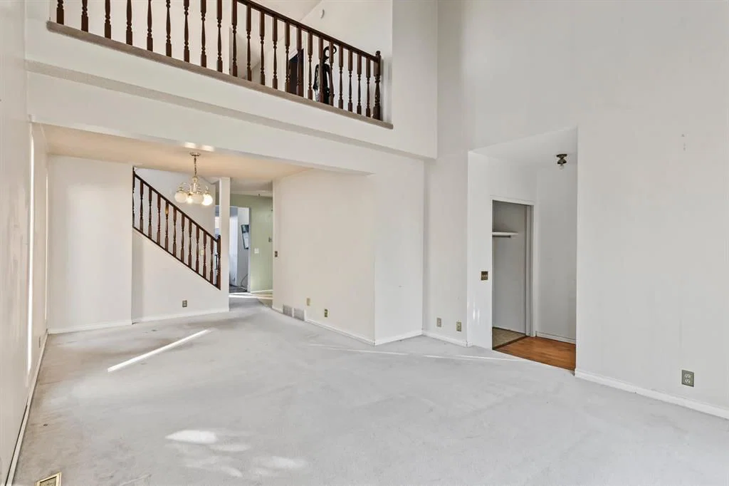 1272 Berkley Drive NW, Calgary — photo 4 of 37