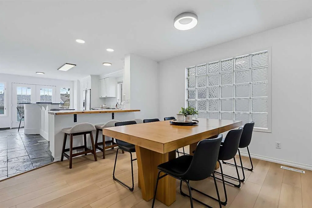 2622 24A Street SW, Calgary — photo 4 of 42