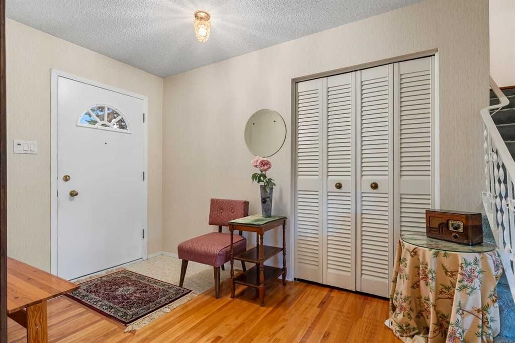 10512 Maplecreek Drive SE, Calgary — photo 2 of 44