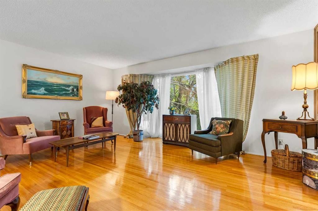 10512 Maplecreek Drive SE, Calgary — photo 3 of 44