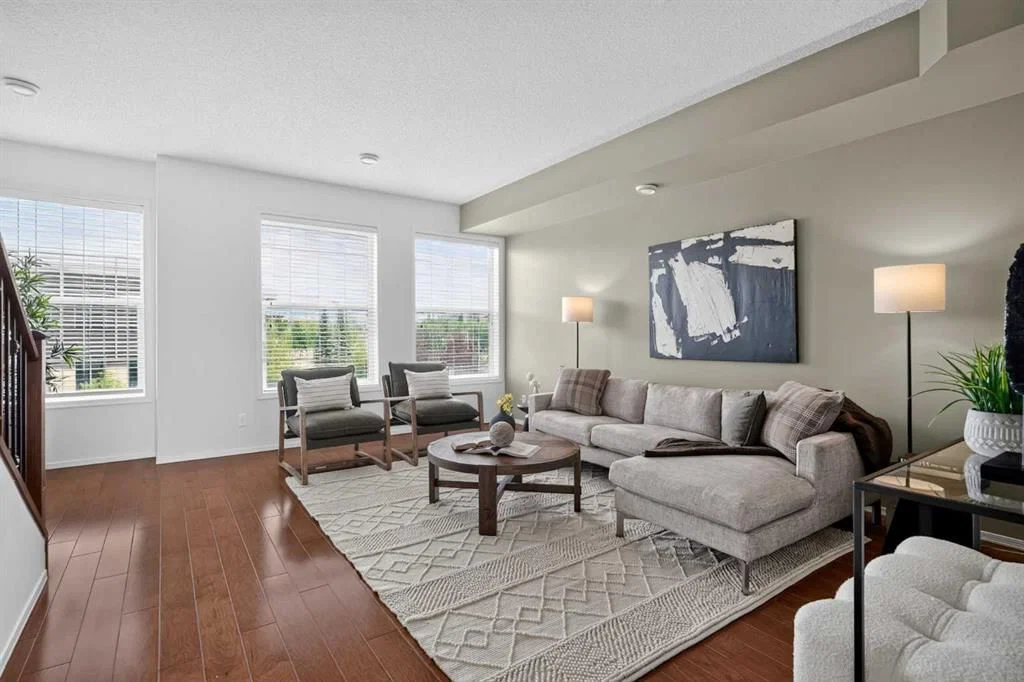 21, 43 Springborough Boulevard SW, Calgary — photo 5 of 37