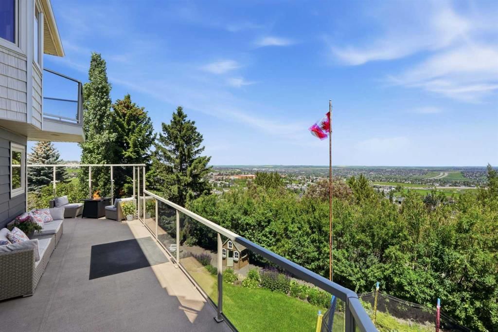 131 Edgebrook Circle NW, Calgary — photo 2 of 50