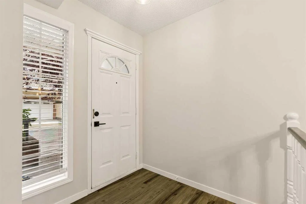 36 Richelieu Court SW, Calgary — photo 2 of 31
