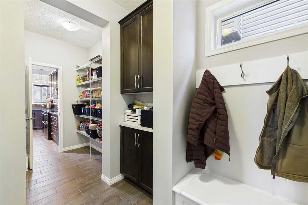 8 Sage Bank Road NW, Calgary — photo 5 of 41