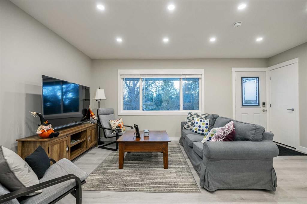 471 Northmount Drive NW, Calgary — main listing photo