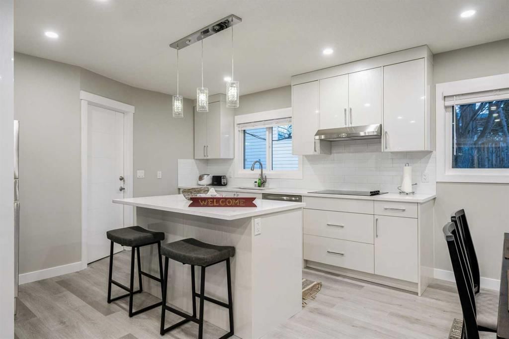471 Northmount Drive NW, Calgary — photo 4 of 23