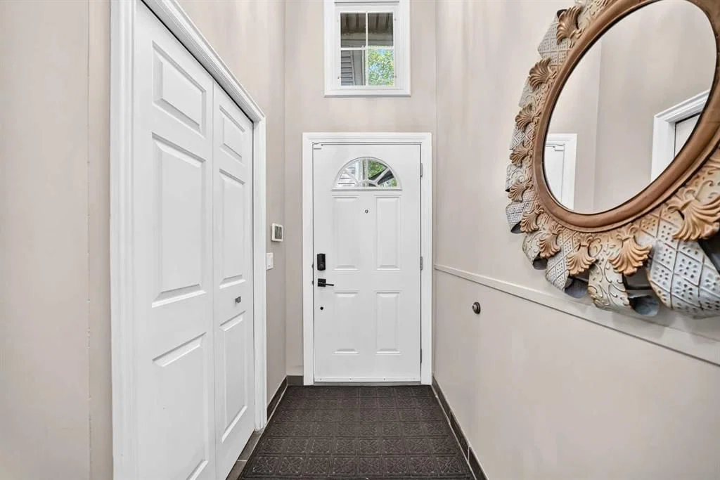 25, 448 Strathcona Drive SW, Calgary — photo 3 of 34