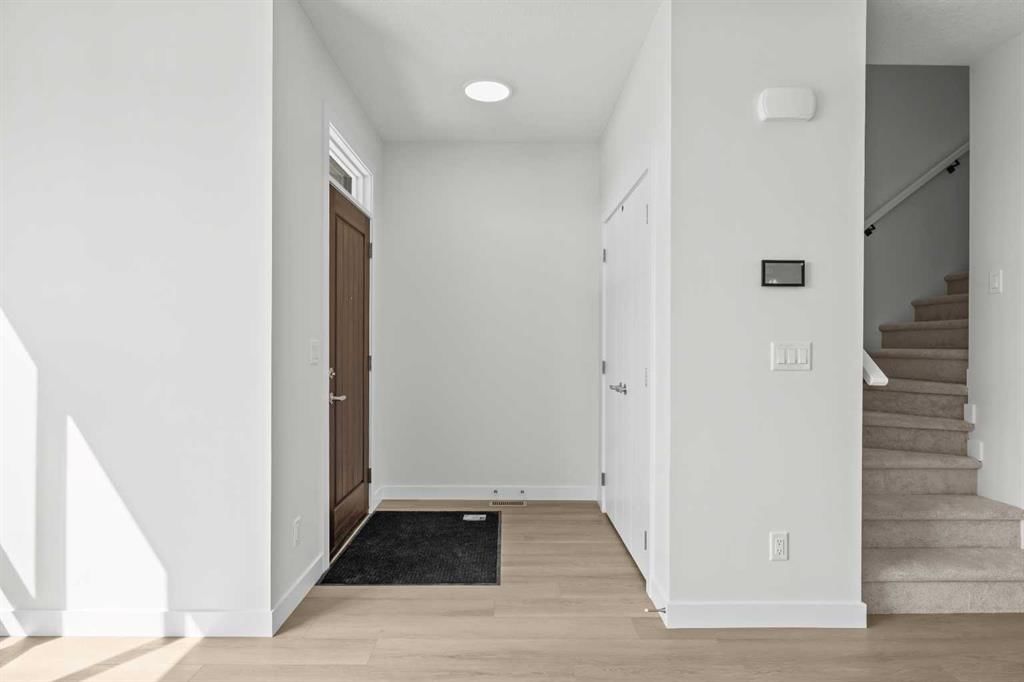 14438 15 Street NE, Calgary — photo 3 of 41