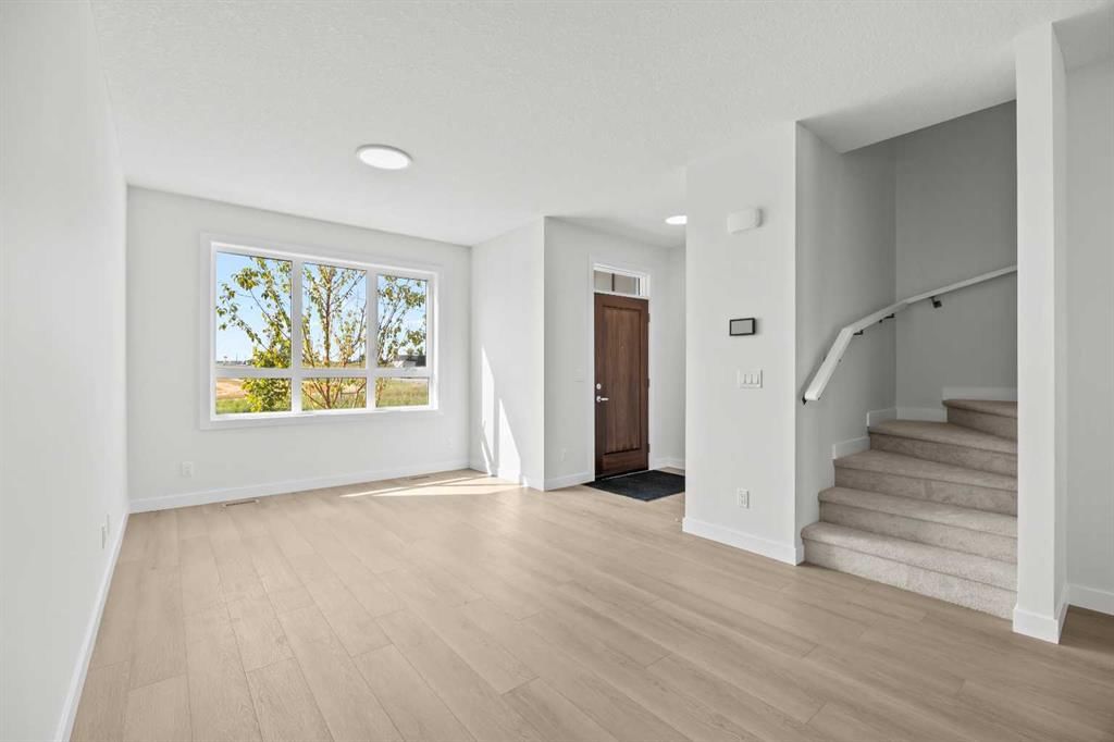 14438 15 Street NE, Calgary — photo 4 of 41
