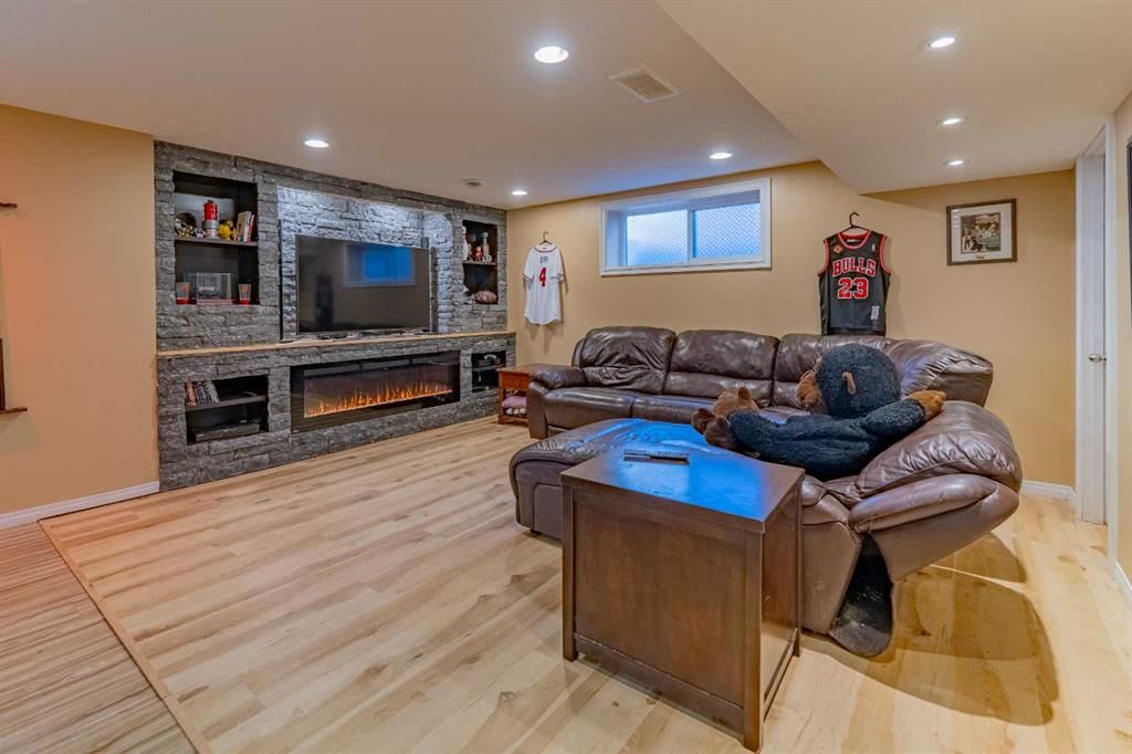 142 West Pointe Circle, Cochrane — photo 5 of 44