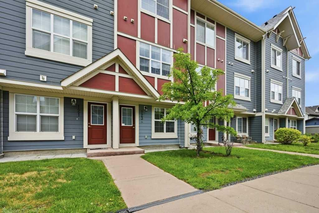 123 Marquis Lane SE, Calgary — photo 2 of 41