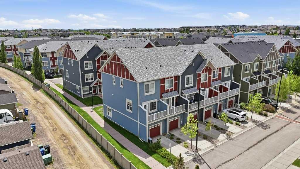123 Marquis Lane SE, Calgary — photo 3 of 41