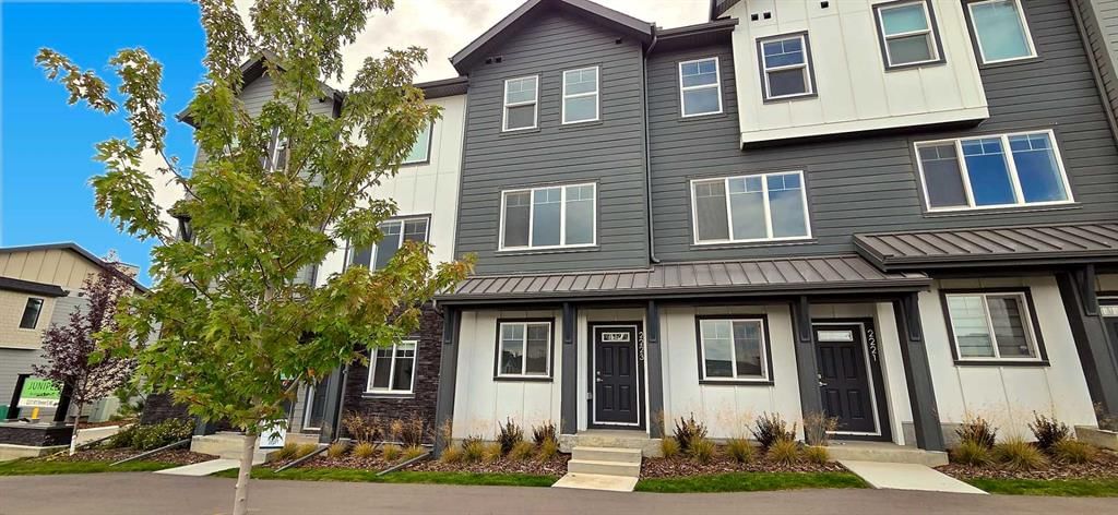 2223 81st Street SW, Calgary — main listing photo