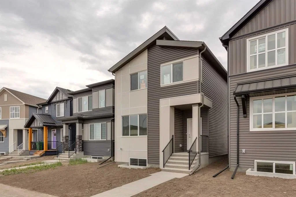 112 Lucas Green NW, Calgary — main listing photo