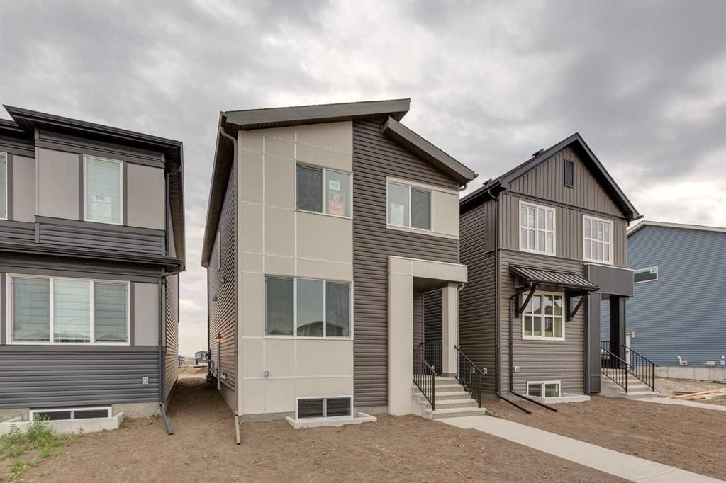112 Lucas Green NW, Calgary — photo 3 of 37