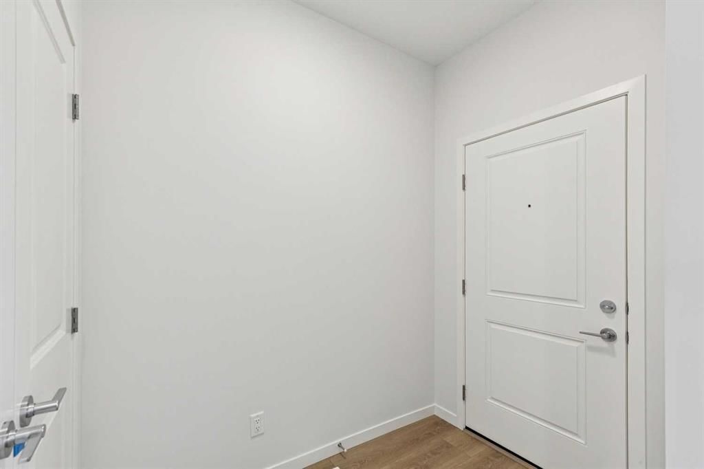 112 Lucas Green NW, Calgary — photo 4 of 37