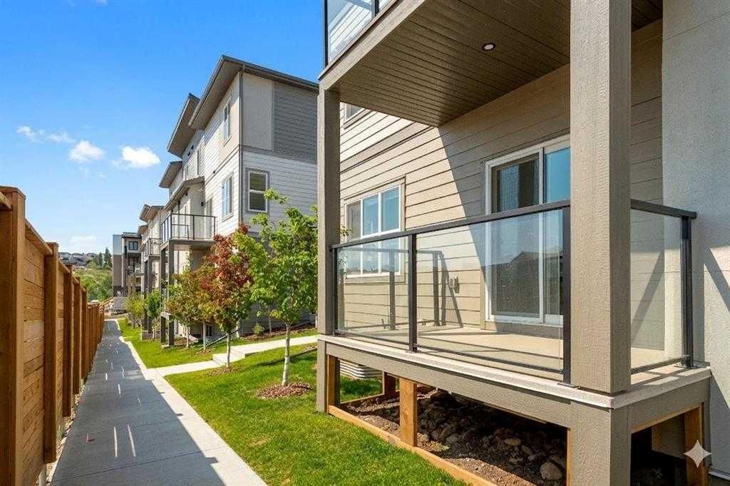 60, 2117 81 Street SW, Calgary — photo 5 of 28