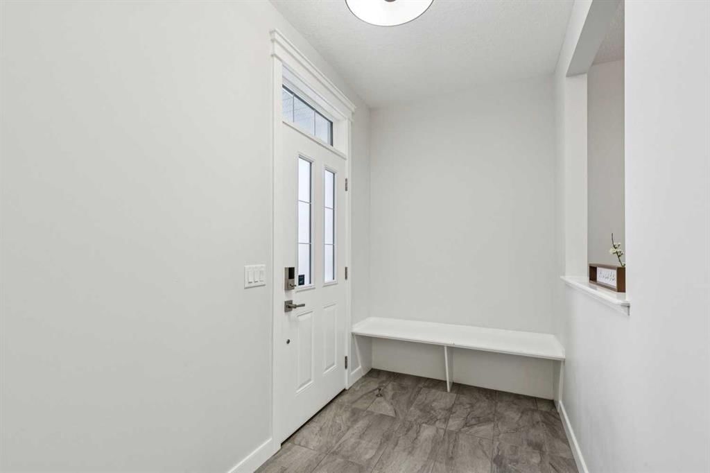 270 Crestmont Drive SW, Calgary — photo 4 of 49