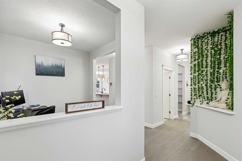 270 Crestmont Drive SW, Calgary — photo 5 of 49