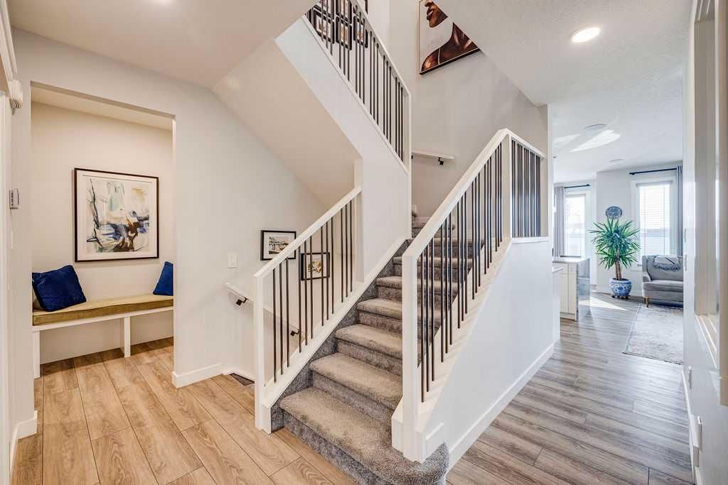 212 Evansglen Close NW, Calgary — photo 4 of 43