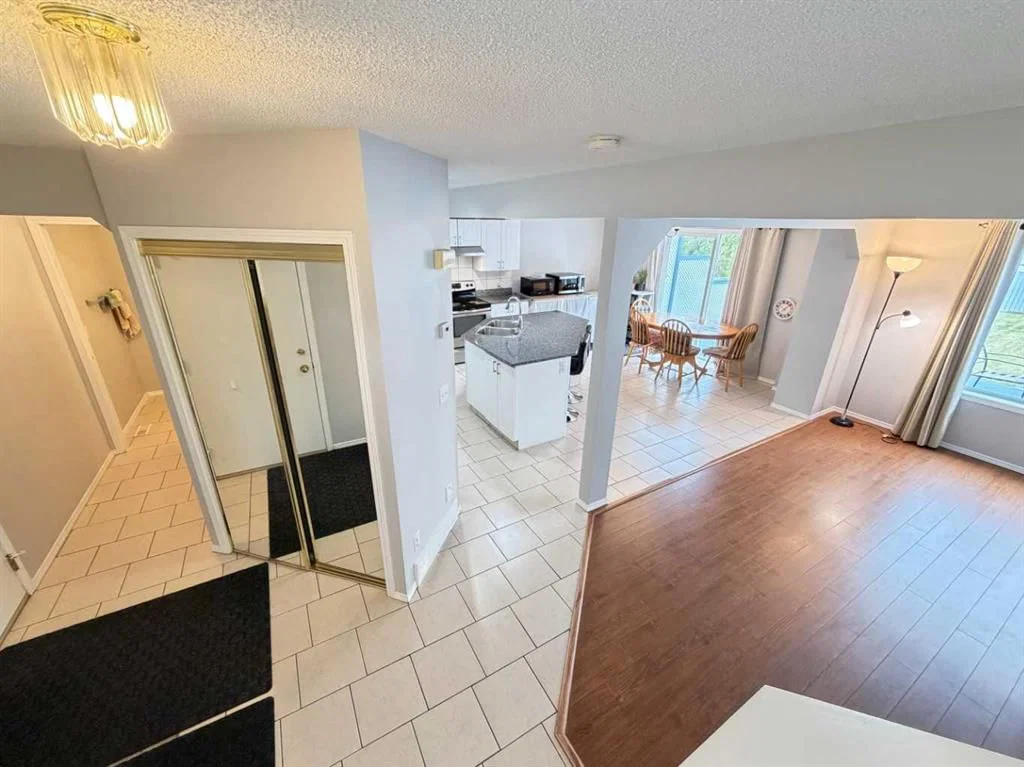 52 Citadel Meadow Court NW, Calgary — photo 5 of 48