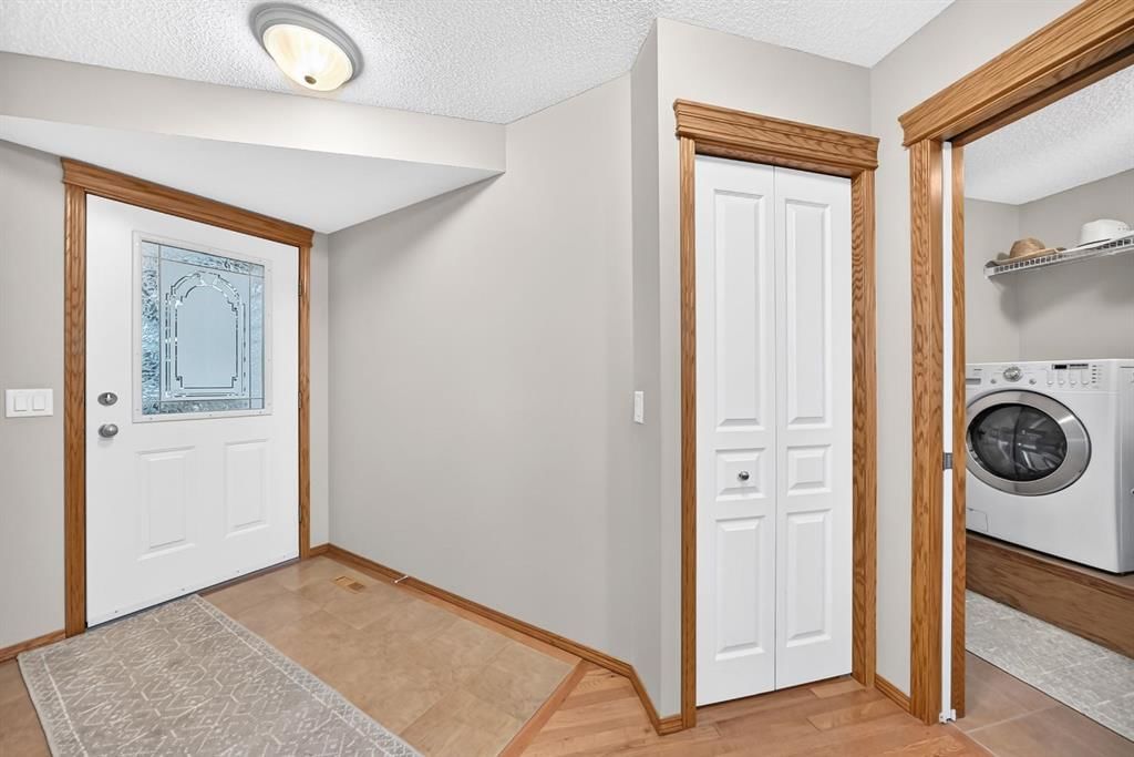 234 Somerglen Way SW, Calgary — photo 2 of 29