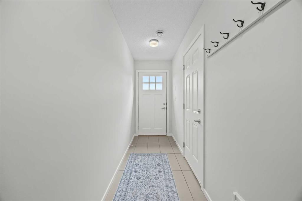 505 Ascot Circle SW, Calgary — photo 4 of 48
