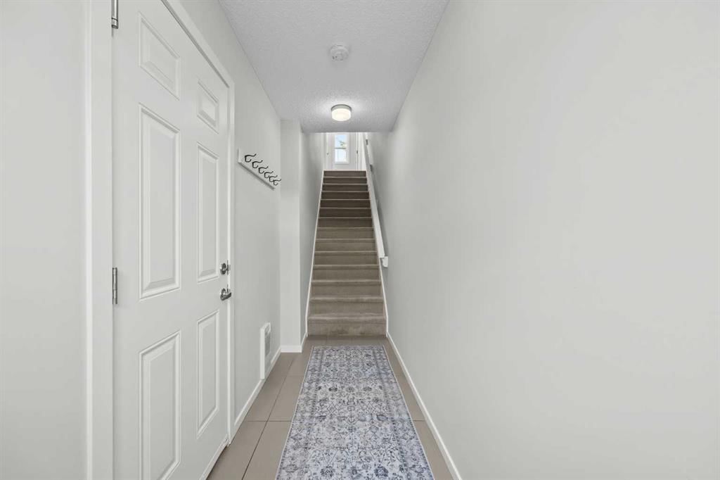 505 Ascot Circle SW, Calgary — photo 5 of 48