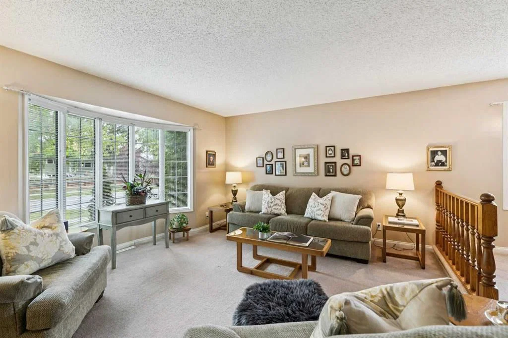 4919 Marlborough Drive NE, Calgary — photo 5 of 48
