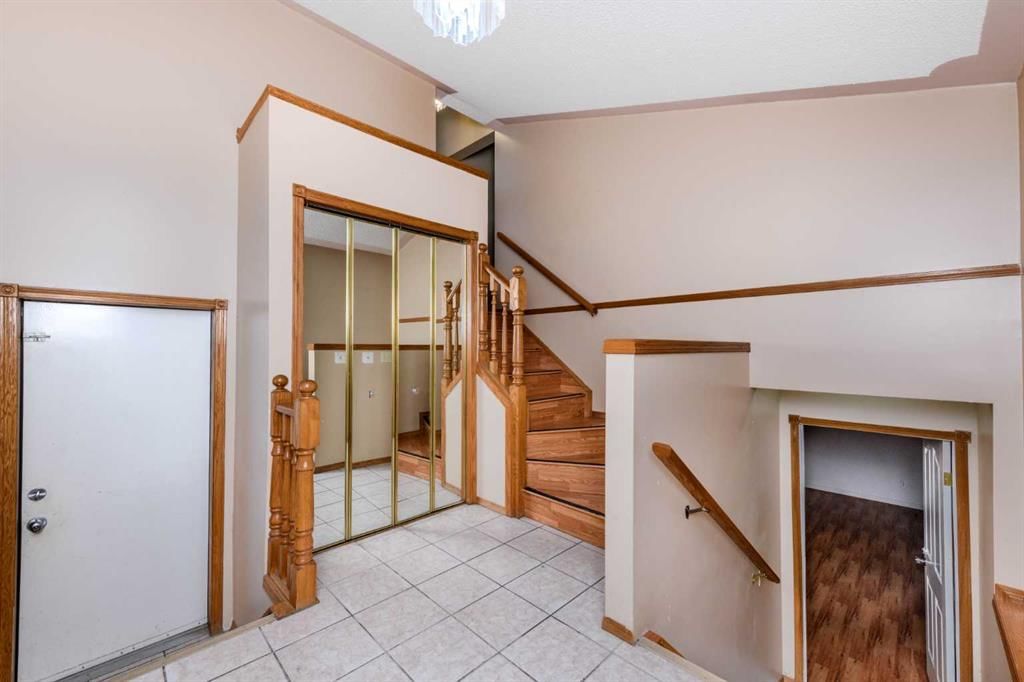 156 DEL RAY Road NE, Calgary — photo 3 of 28