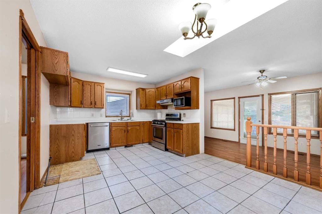 156 DEL RAY Road NE, Calgary — photo 4 of 28