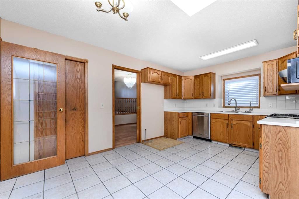 156 DEL RAY Road NE, Calgary — photo 5 of 28