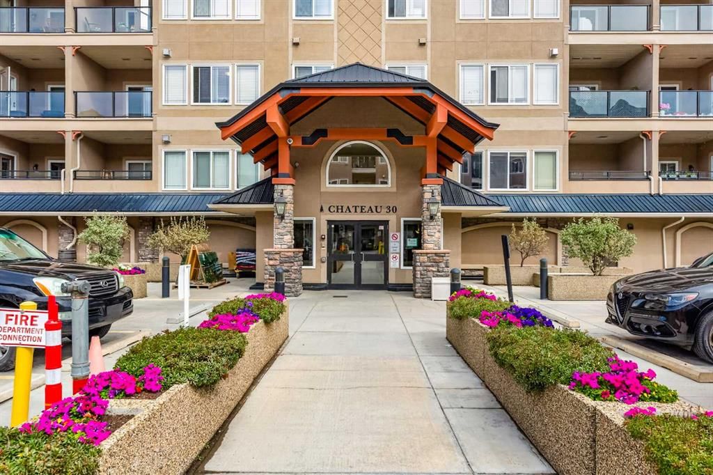 305, 30 Discovery Ridge Close SW, Calgary — main listing photo
