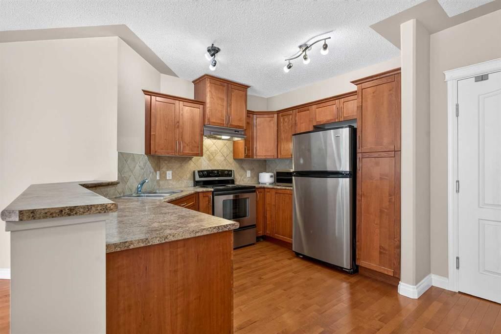 305, 30 Discovery Ridge Close SW, Calgary — photo 3 of 46