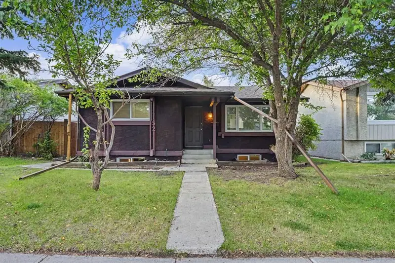 1152 Ranchlands Boulevard NW, Calgary — main listing photo