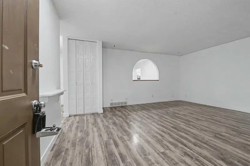 1152 Ranchlands Boulevard NW, Calgary — photo 2 of 25